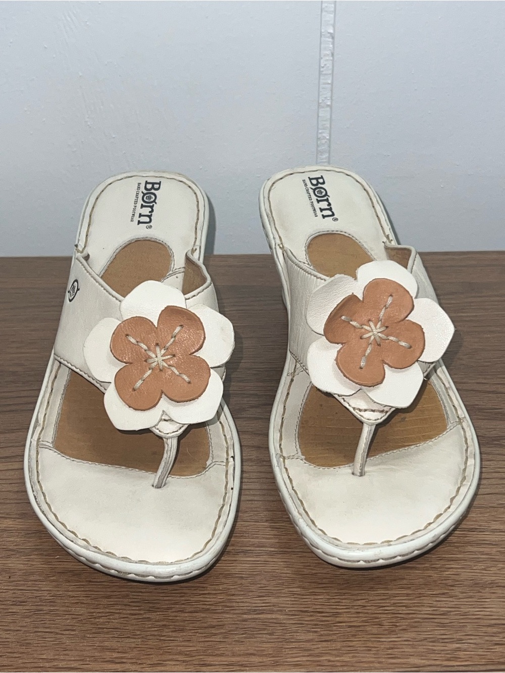 Born Tease White Cream Leather Floral Wedge Sandals Women’s Size 8